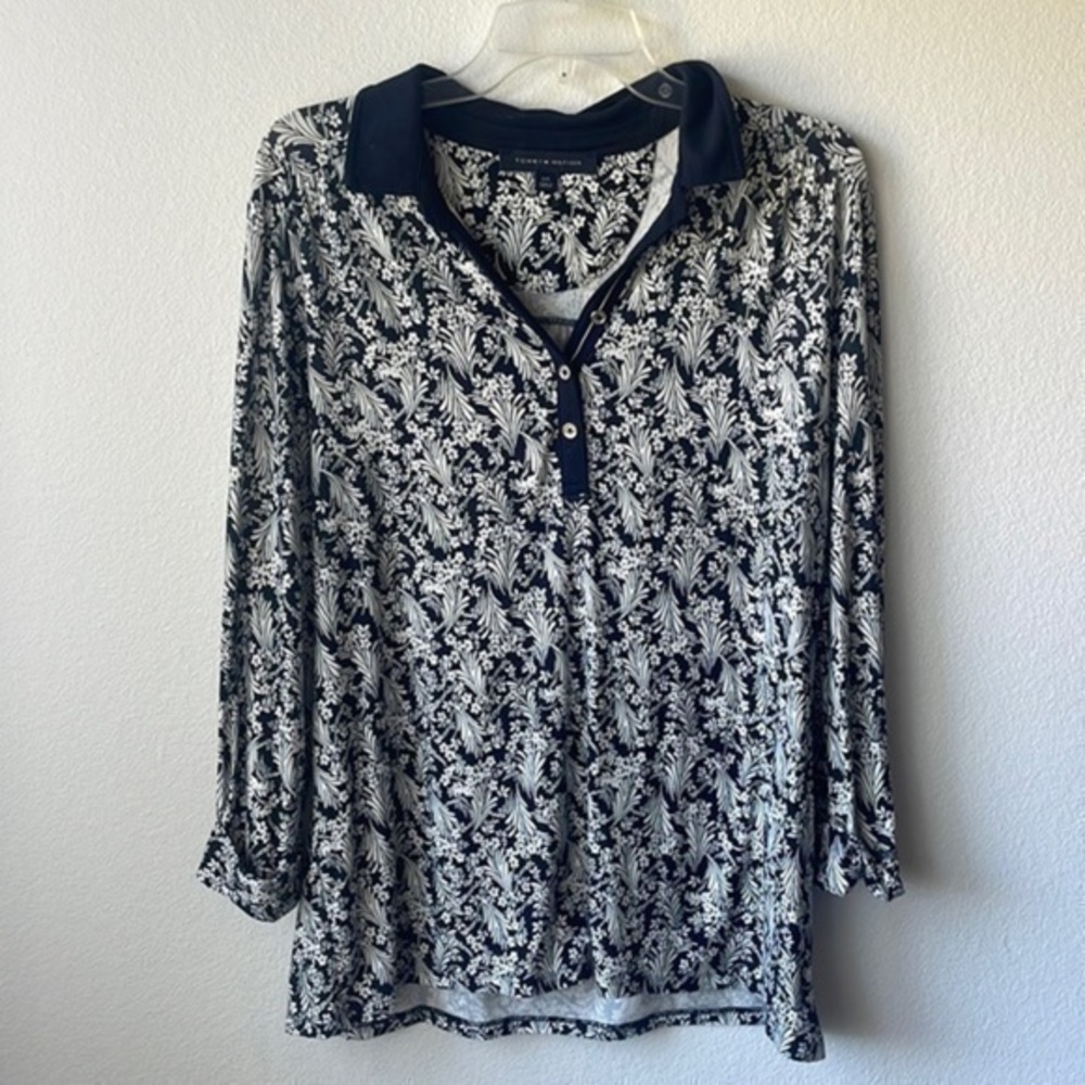 Tommy Hilfiger top size large navy blue long sleeve with Collar floral